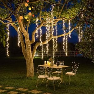 Outdoor luminous garland cascade pattern