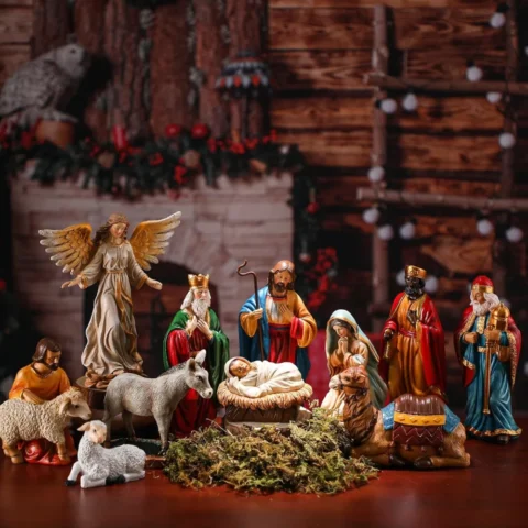 12-piece white nativity set with stable, palm tree and chests