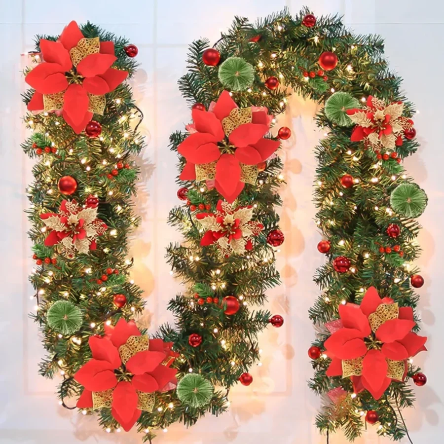 2.7 m pre-lit Christmas garland with berries, 30 LEDs, 220 tips