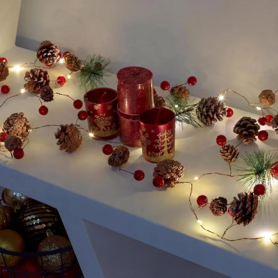 2 m pre-lit garland with 20 warm white LEDs, pine cones and berries