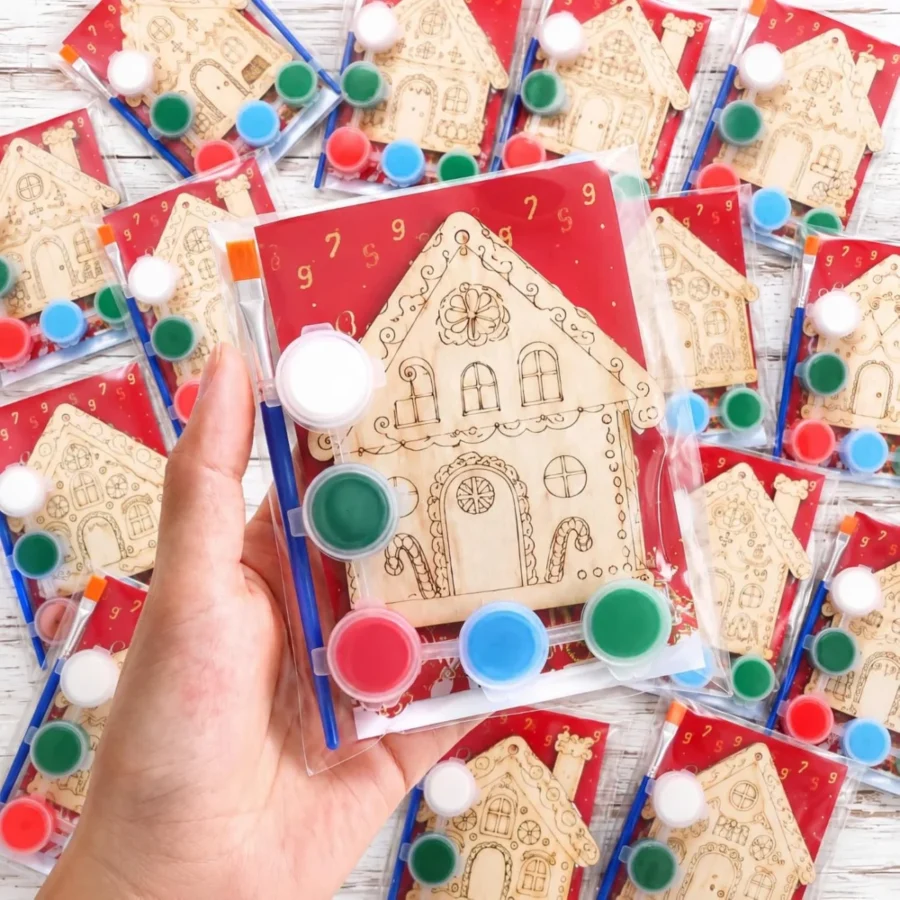 24 wooden gingerbread house crafts to paint, with brushes and rope