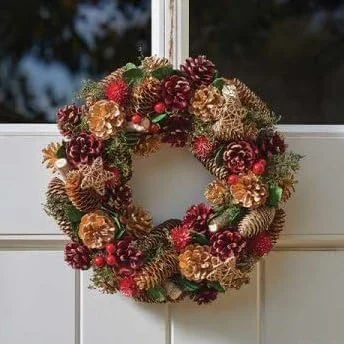 30 cm rustic pine cone wreath with red berries and gold accents