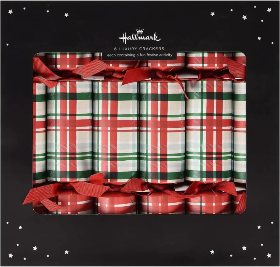 6 red tartan Christmas crackers with scalloped edges, 32 cm long