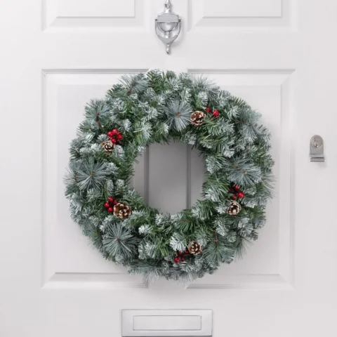 60 cm frosted Christmas wreath with 5 pine cones and 5 berry clusters