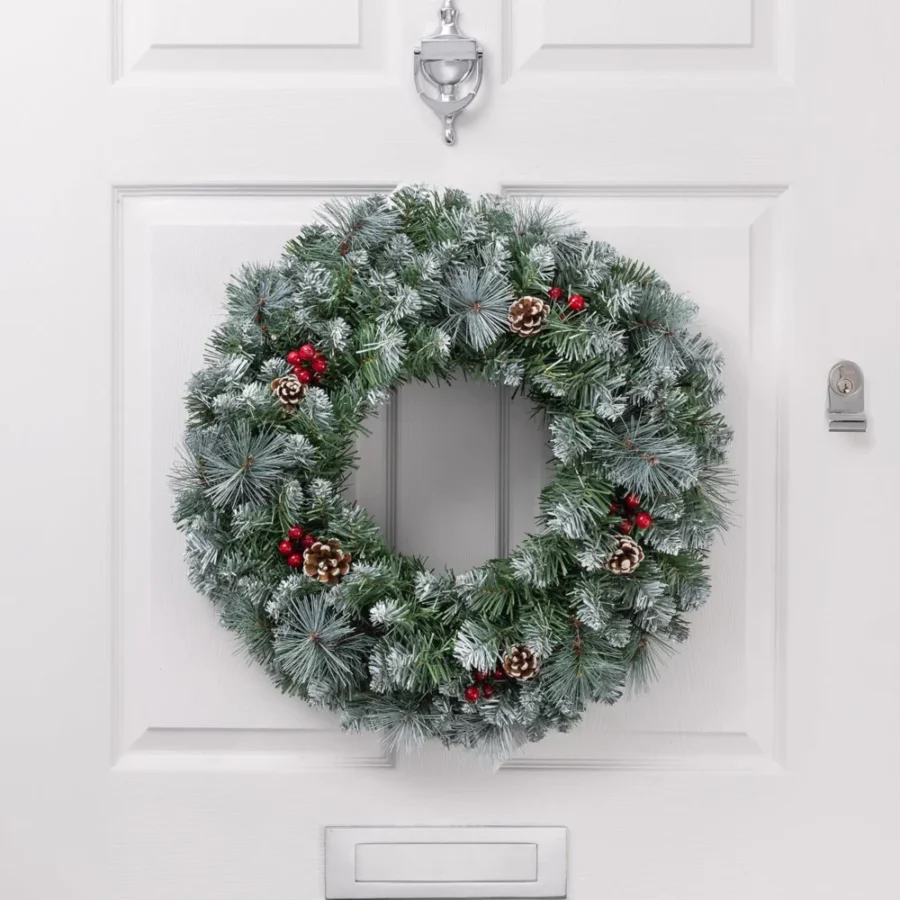 60 cm frosted Christmas wreath with 5 pine cones and 5 berry clusters