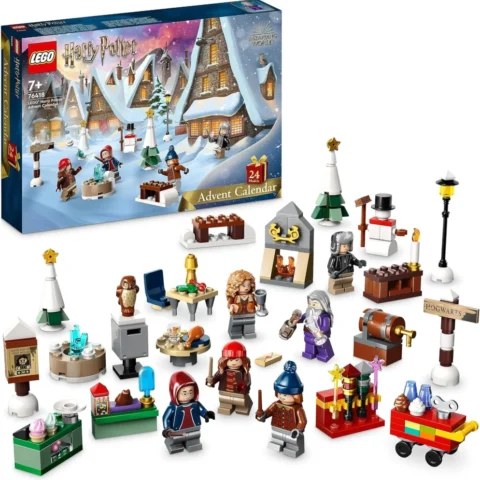 LEGO Harry Potter 76418 advent calendar 2023, 18 Hogsmeade builds