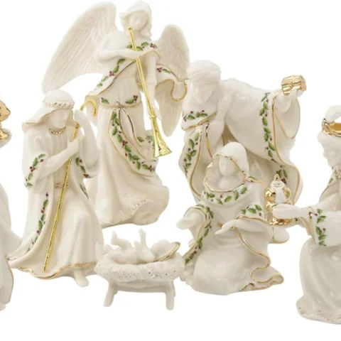 Mini ivory porcelain nativity set, 7 figures about 10 cm tall