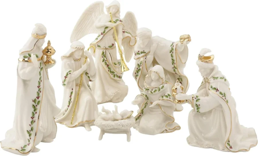Mini ivory porcelain nativity set, 7 figures about 10 cm tall