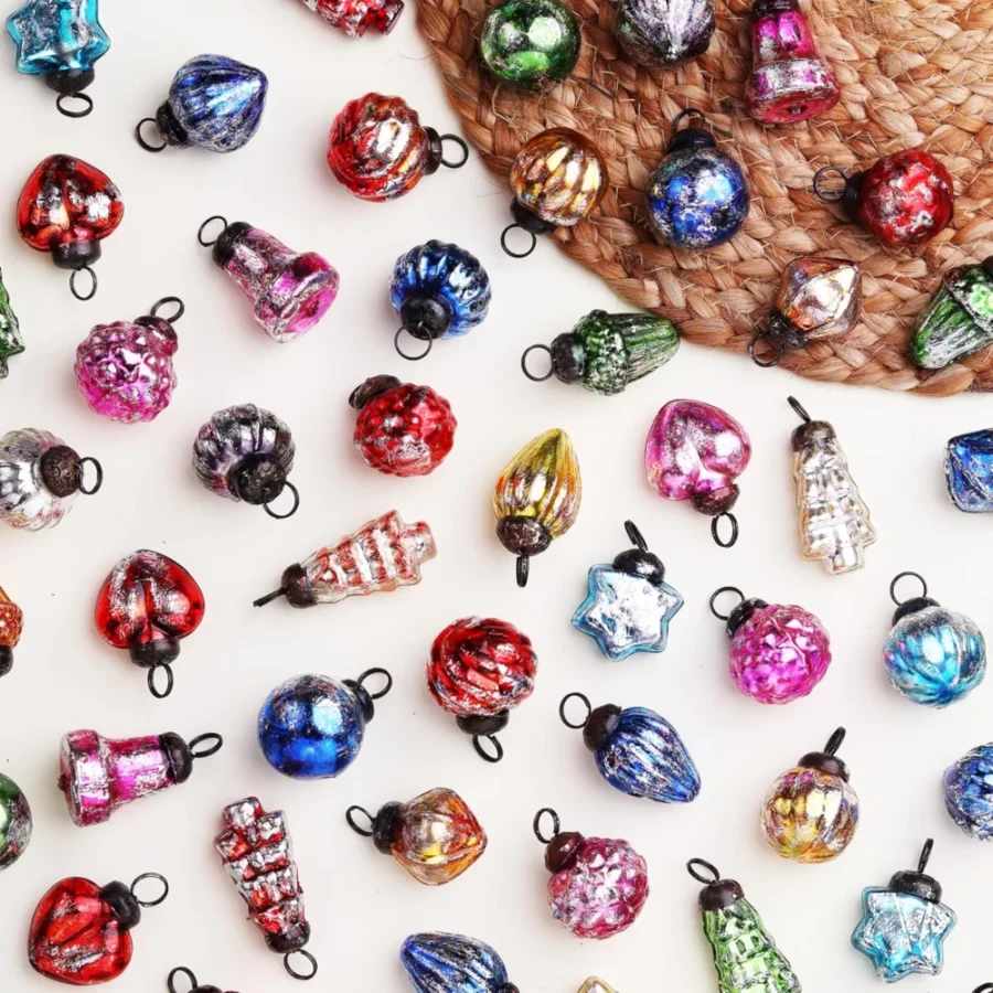 Set of 25 mini vintage glass ornaments in a gift box, 2.5 to 3.8 cm