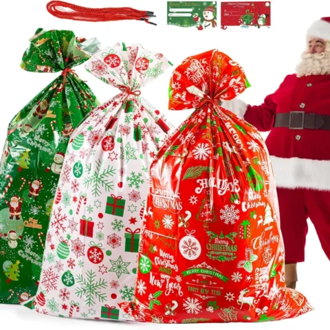 Set of 3 jumbo red and green Christmas sacks with ropes, 90 x 142 cm