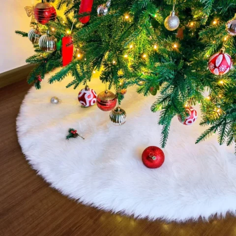 White faux fur tree skirt, 122 cm full size, 3 hook-and-loop pairs