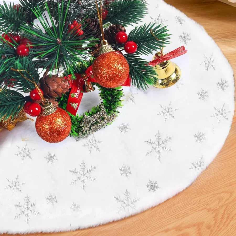 White plush tree skirt with glitter snowflake print, 90 cm